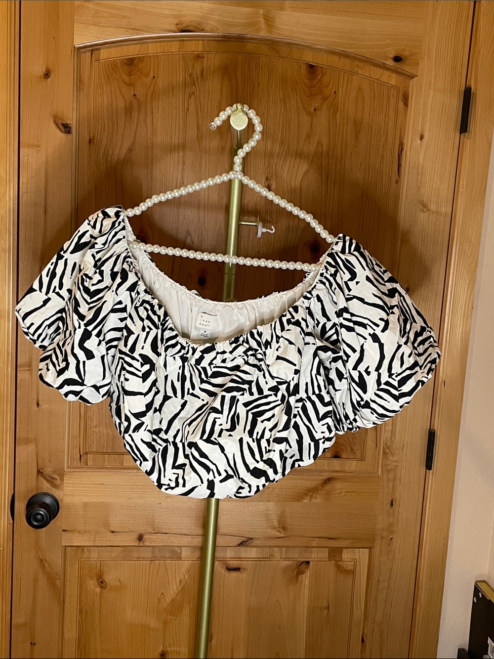 a new day Black & White Zebra Off-Shoulder Crop Top Size M